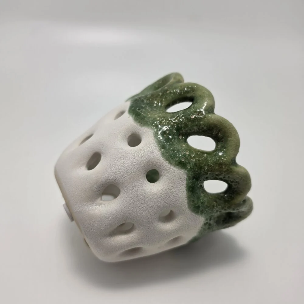 Cache pot ajouré vert et blanc