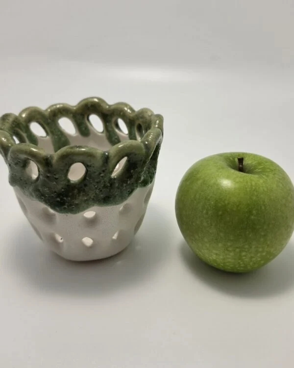 Cache pot ajouré vert et blanc – Image 4