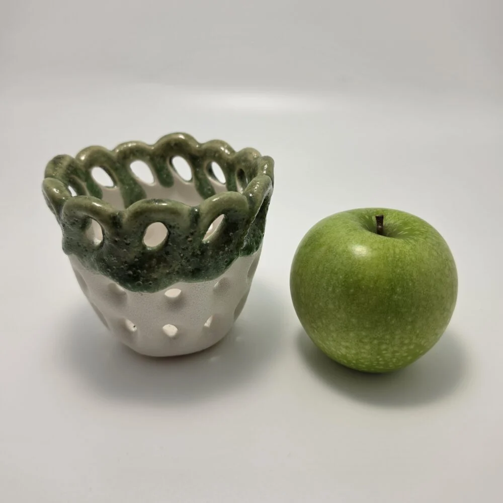 Cache pot ajouré vert et blanc